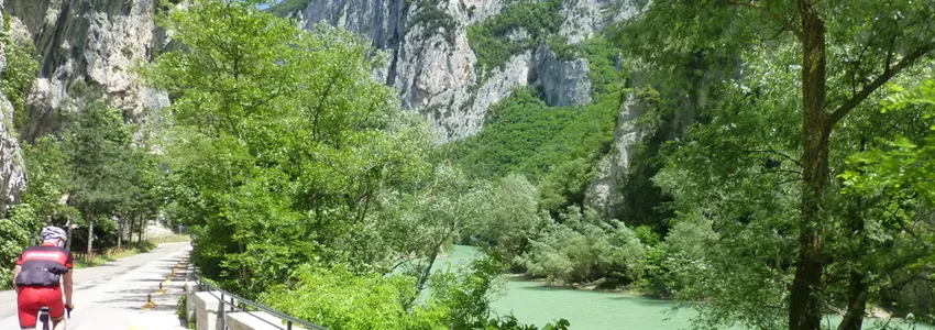 2 Tage Radfahren auf den Straßen des Montefeltro zwischen Urbino und der “Gola del Furlo”.